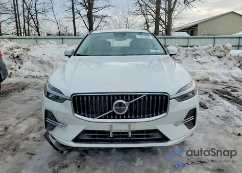 2022 Volvo Xc60 B5 Momentum z USA, uszkodzony, nr VIN YV4L12RKXN1032169